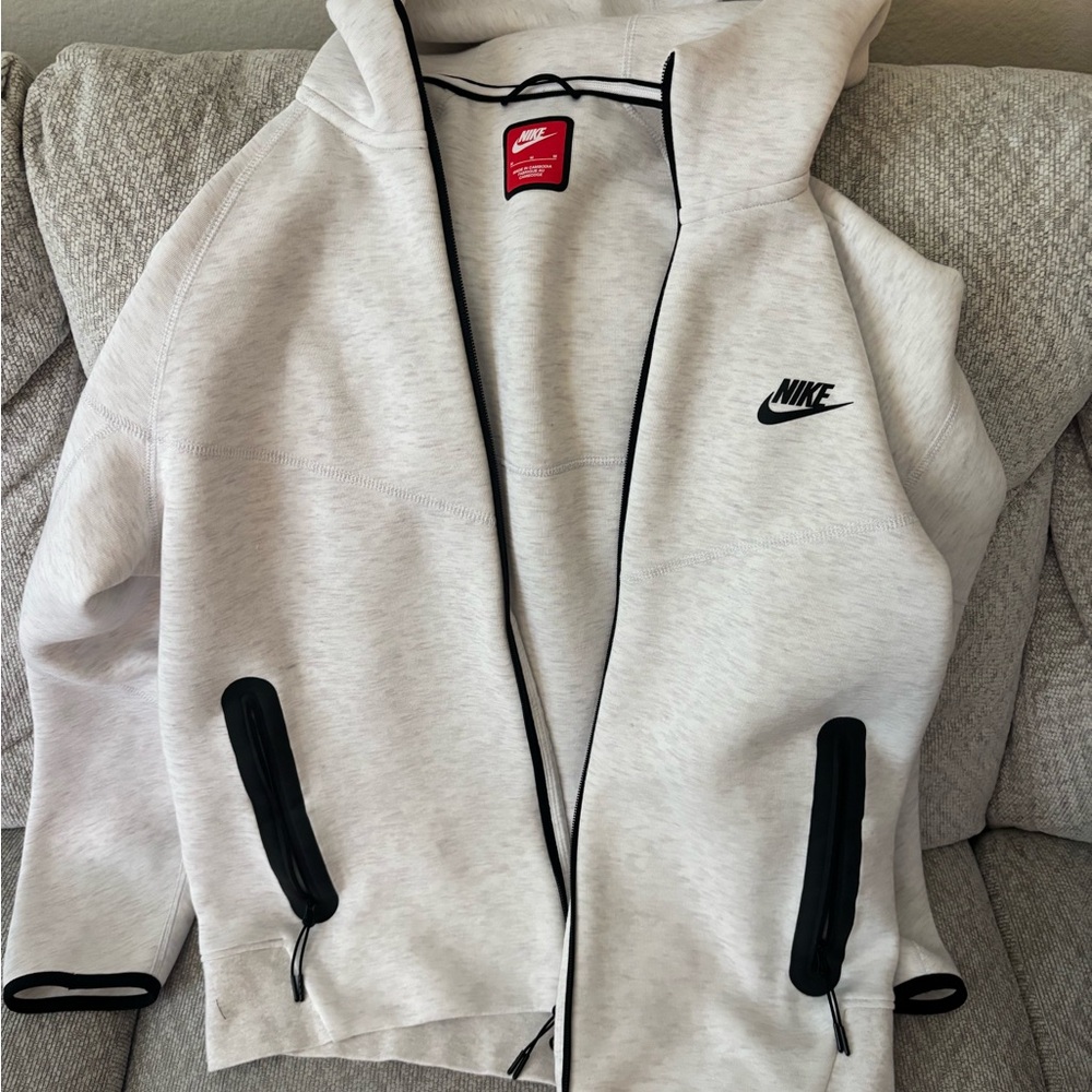 Nike Women’s Light Gray Hoodie with Black Accents